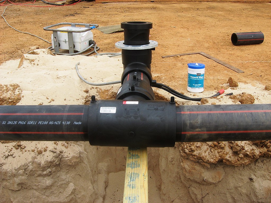 1024px Electrofusion Welding of HDPE Pipe